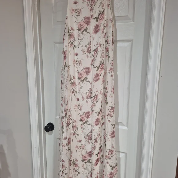 Elegant Cream Floral Maxi Dress - Picture 3 of 6